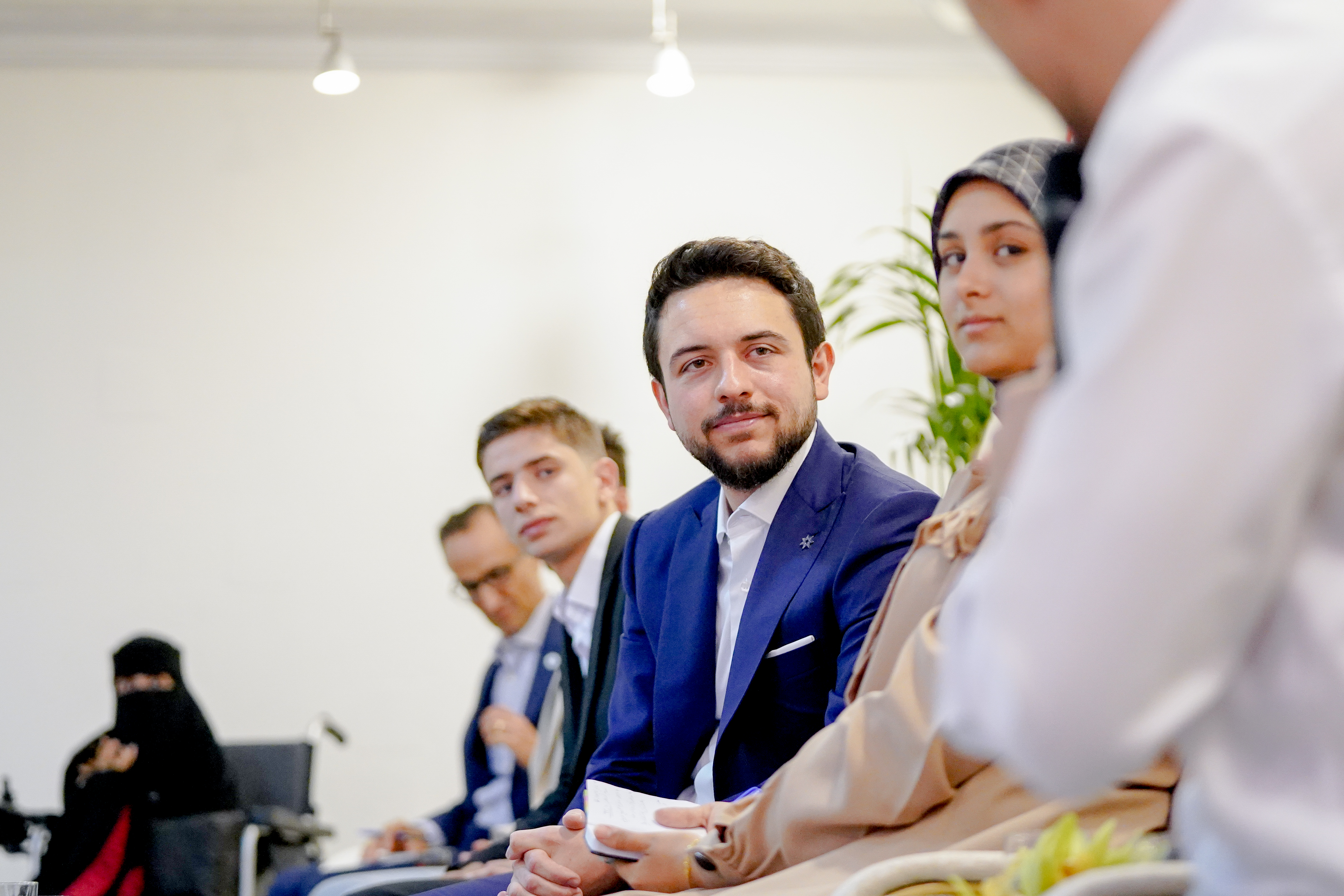 Crown Prince meets group of young people in Zarqa