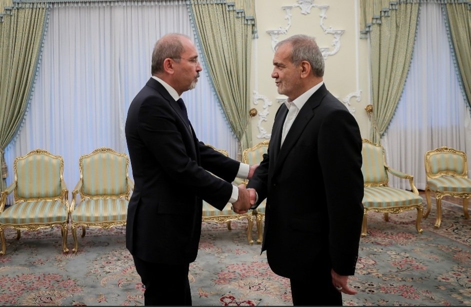 Safadi meets Iranian President, delivers message from King Abdullah