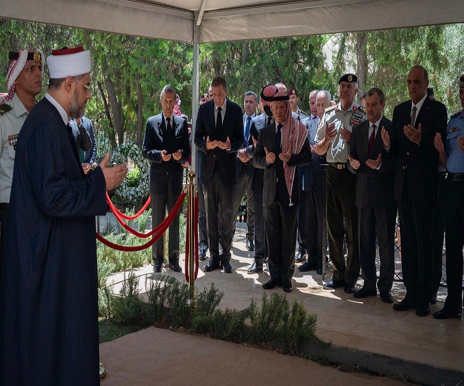 King, Crown Prince participate in funeral of former PM Zaid Rifai