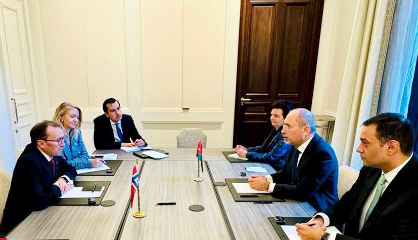 Safadi, Norwegian counterpart discuss ceasefire efforts in Gaza during Madrid meeting
