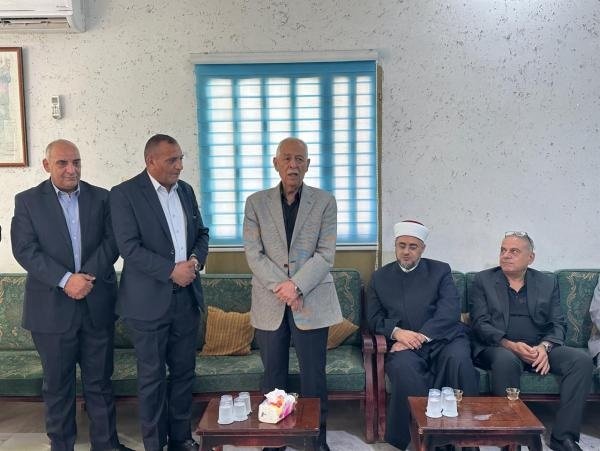 مندوبا عن الملك وولي العهد ..العيسوي يعزي آل الجمال