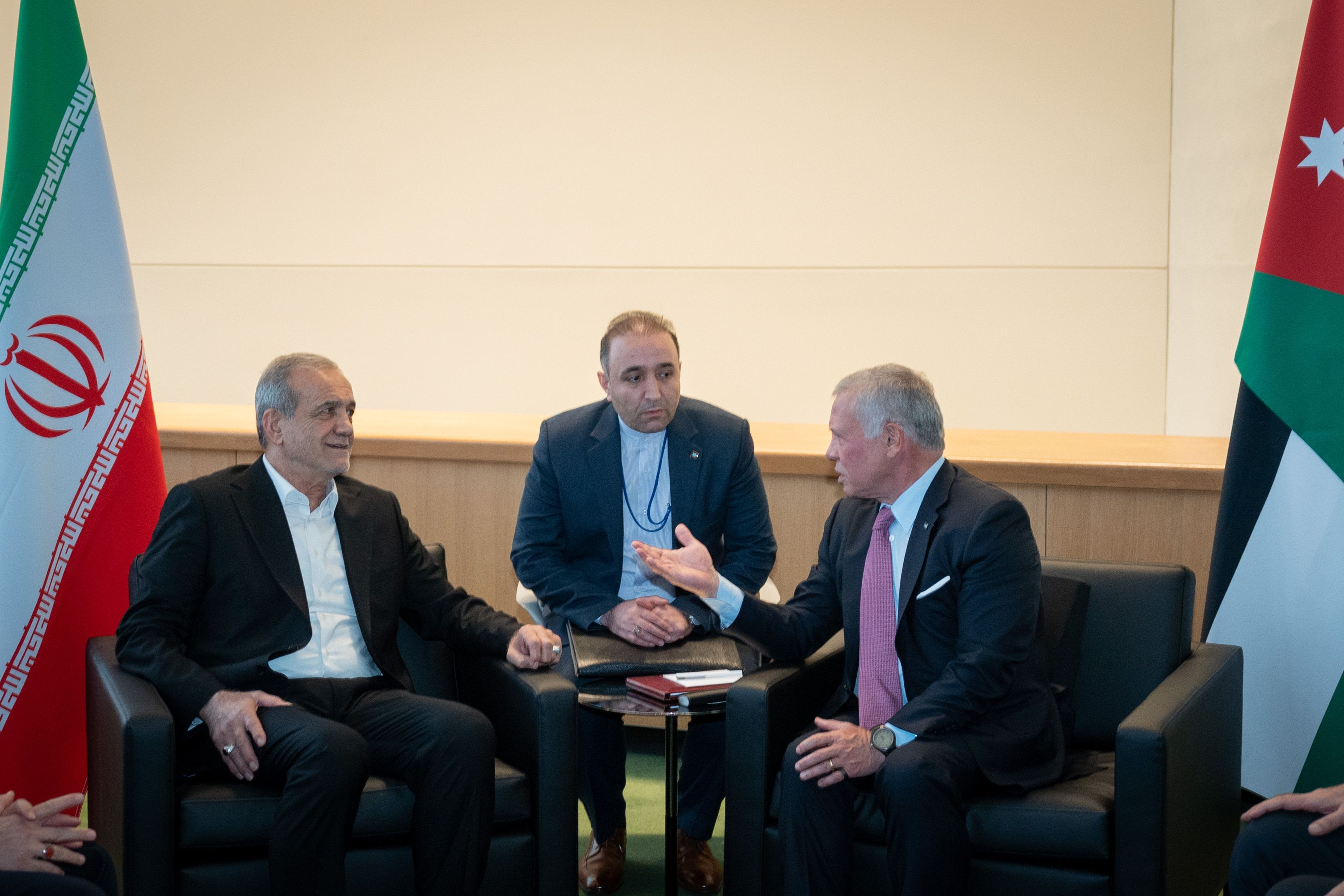 King meets Iran president, stresses importance of regional de-escalation