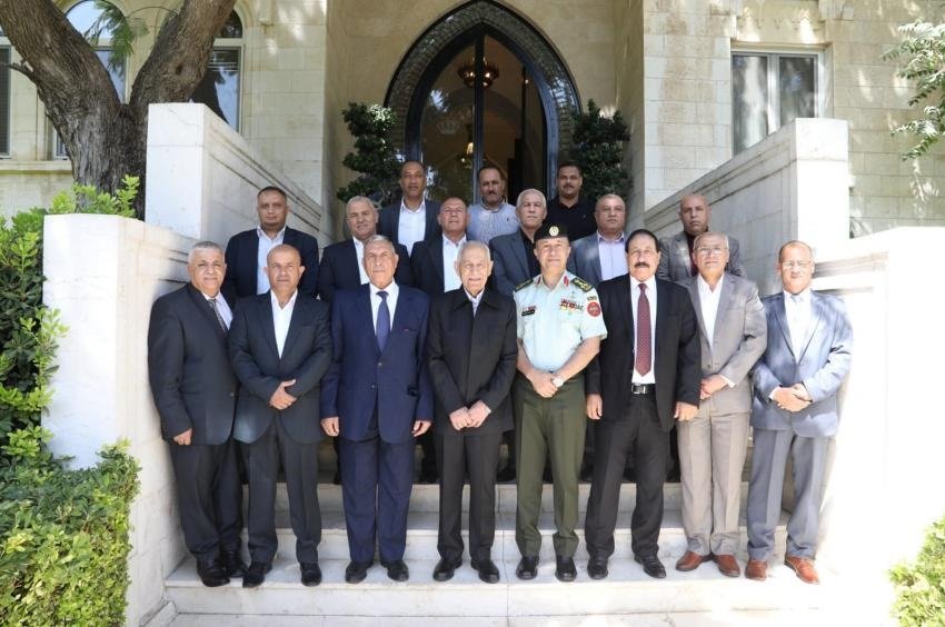 العيسوي يلتقي متقاعدين عسكريين ووفدا من أبناء عشيرة آل عبادة