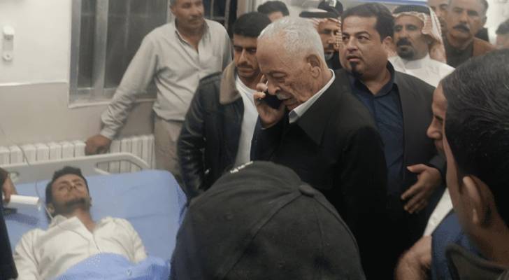 العيسوي يطمئن على صحة مصابين بشظايا صواريخ ويؤكد نقلهم للخدمات الطبية الملكية