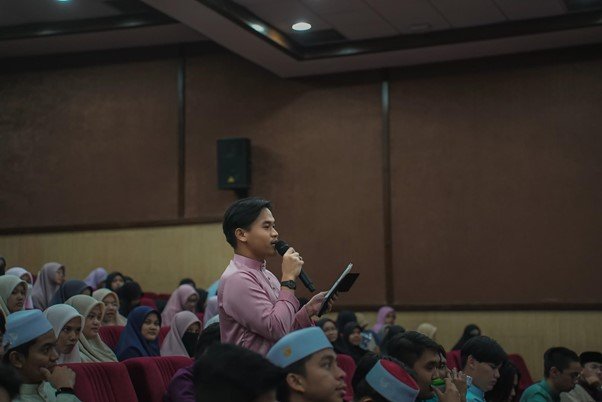 Zarqa University hosts 342 new Malaysian students for orientation day