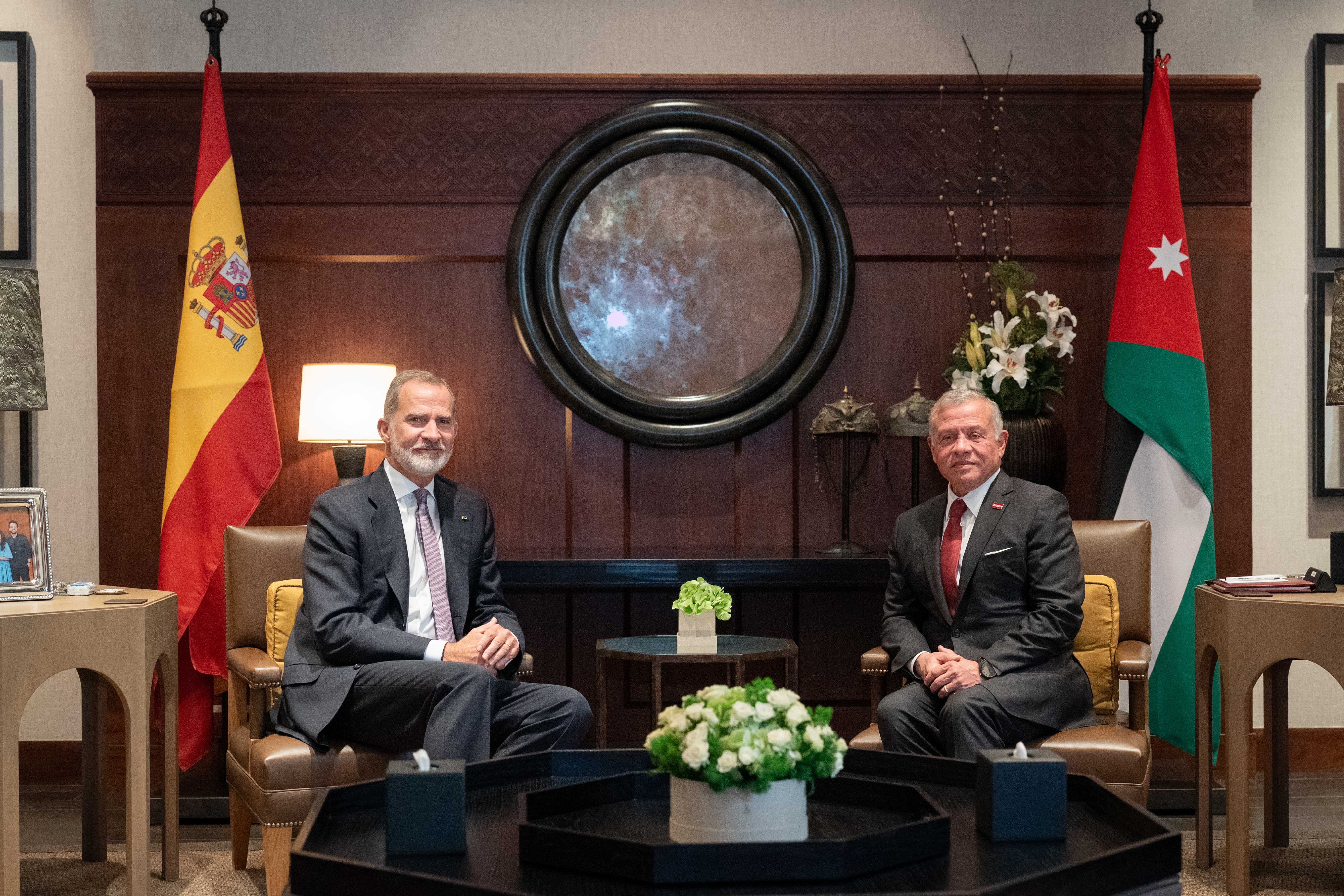 King meets Spain monarch, stresses need to stop war on Gaza, Lebanon