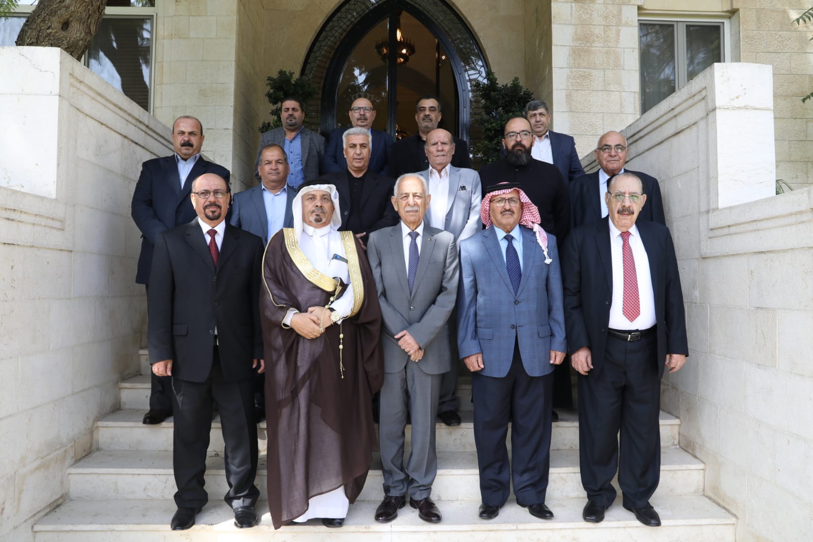 رئيس الديوان الملكي يلتقي فعاليات شعبية