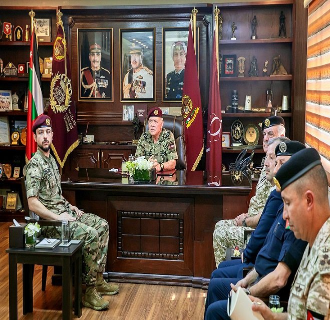 King visits Special Forces command