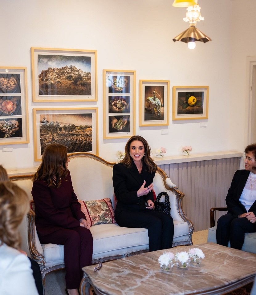Queen meets Business, Professional Women Association member in Amman