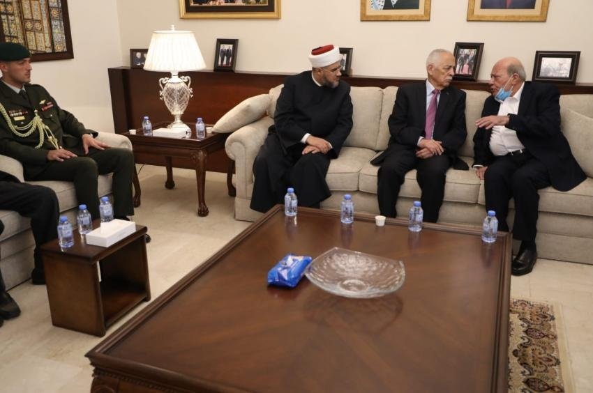 مندوبا عن الملك وولي العهد ..العيسوي يعزي بوفاة نجل السفير الفلسطيني وآل ملحس