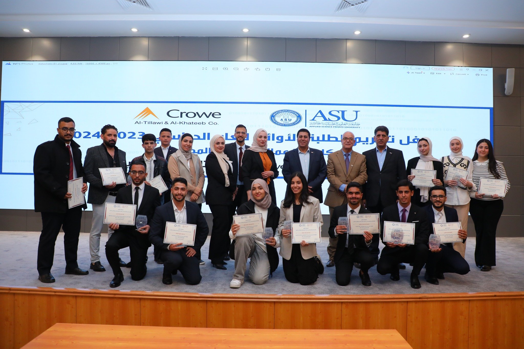 تكريم الطلبة الأوائل في قسم المحاسبة بكلية الأعمال في جامعة العلوم التطبيقية