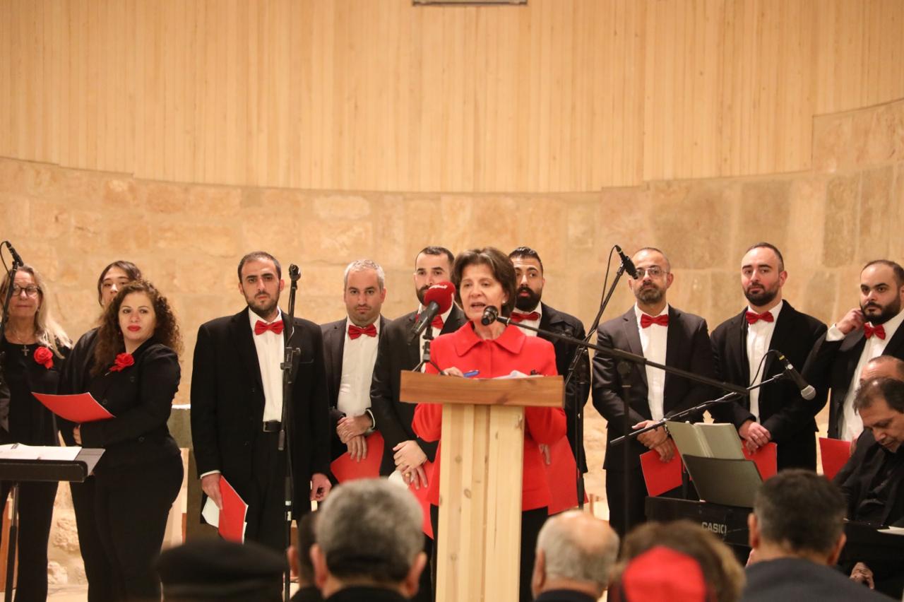 Tourism minister lights Christmas tree at Mount Nebo