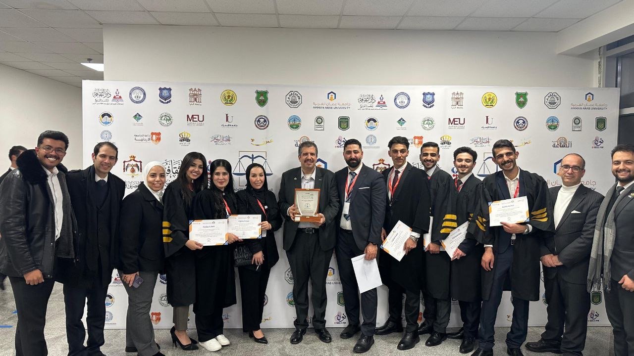 جامعة العلوم التطبيقية تُتوَّج بالمركز الأول على مستوى الجامعات الأردنية في مسابقة المحاكمات الصورية