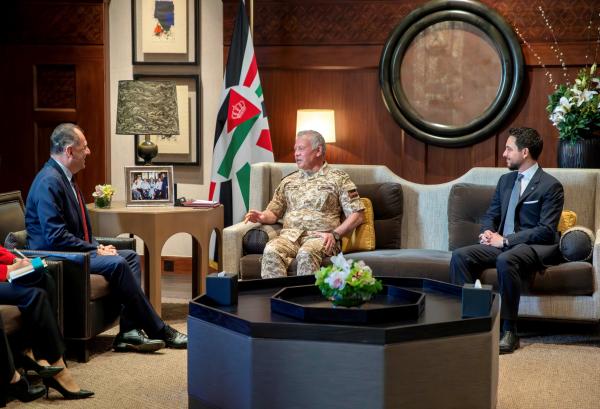 King receives Greece FM