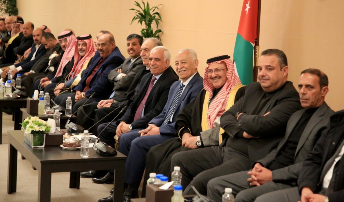 رئيس الديوان الملكي الهاشمي يلتقي أبناء قبيلة بني صخر