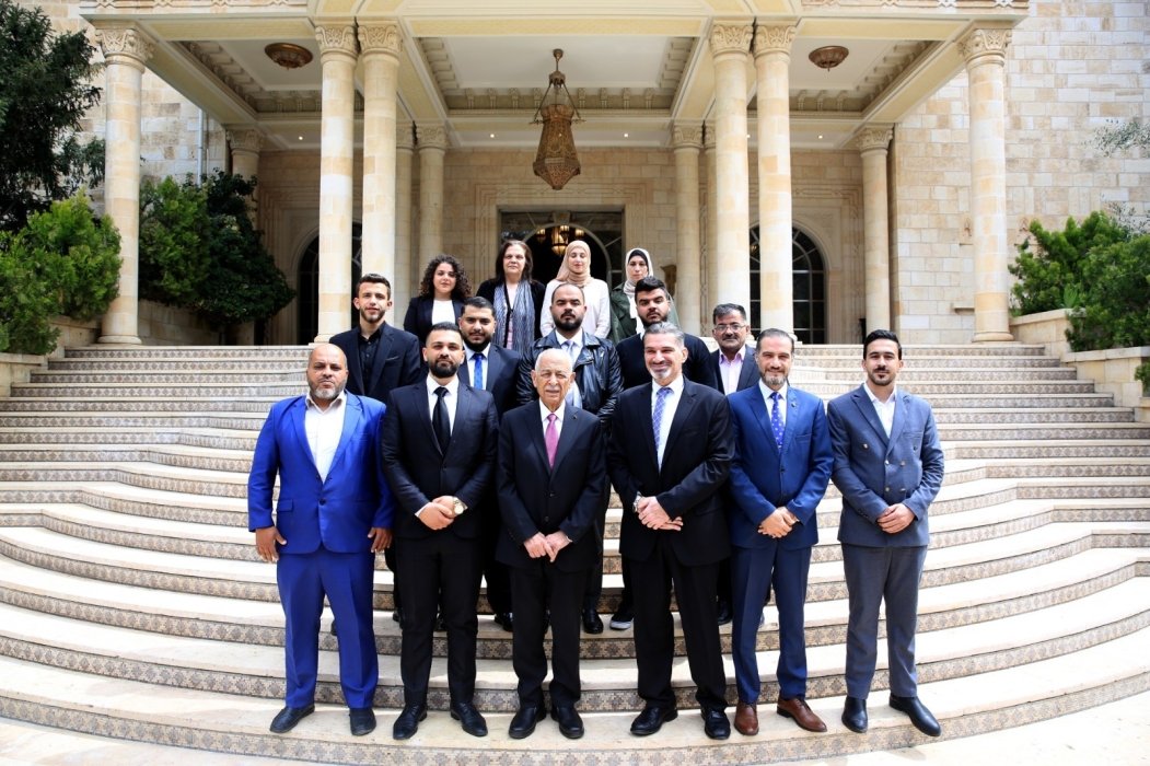 العيسوي خلال لقائه وفدا من جمعية الشباب للتنمية الثقافية