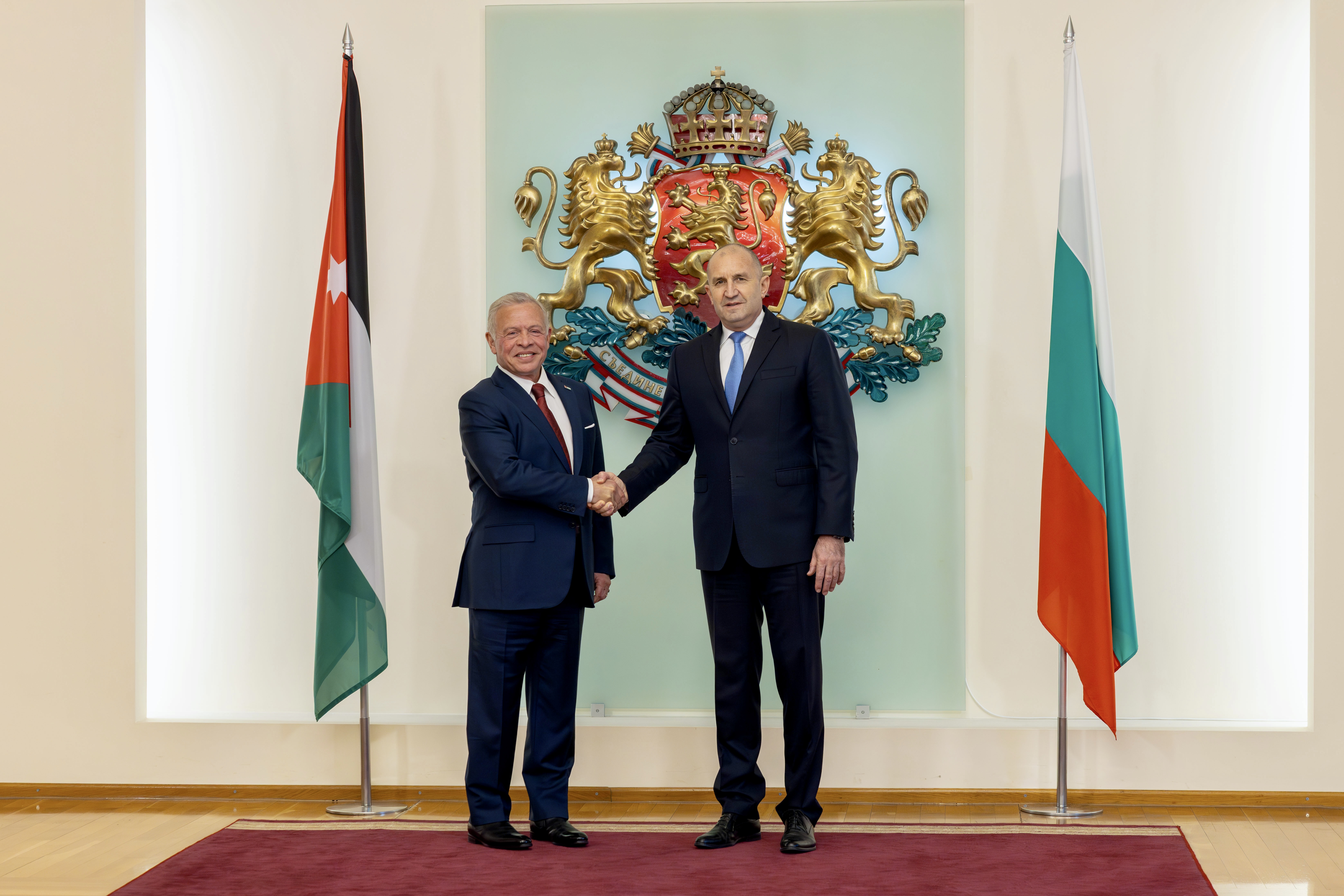 King, Bulgarian president discuss ties, regional developments