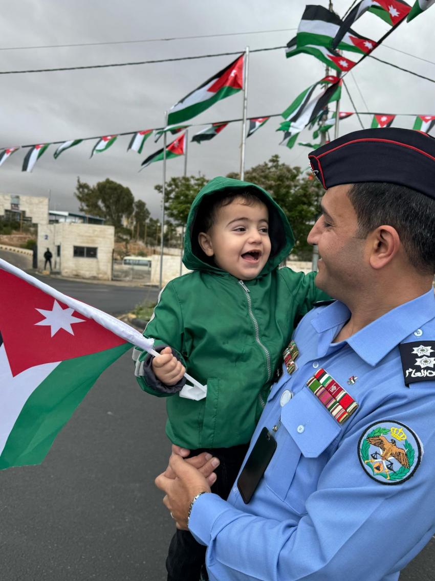 PSD distributes flags to mark national Flag Day