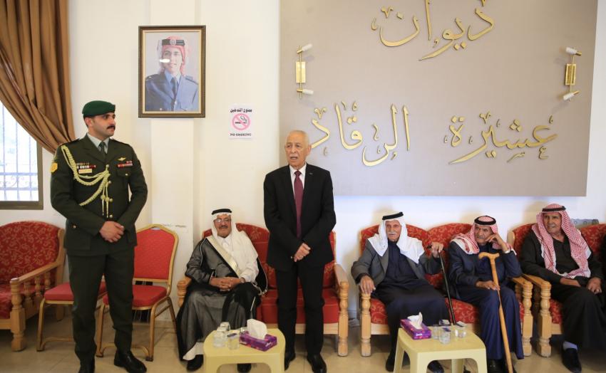 مندوبا عن الملك وولي العهد .. العيسوي يعزي عشيرة الرقاد
