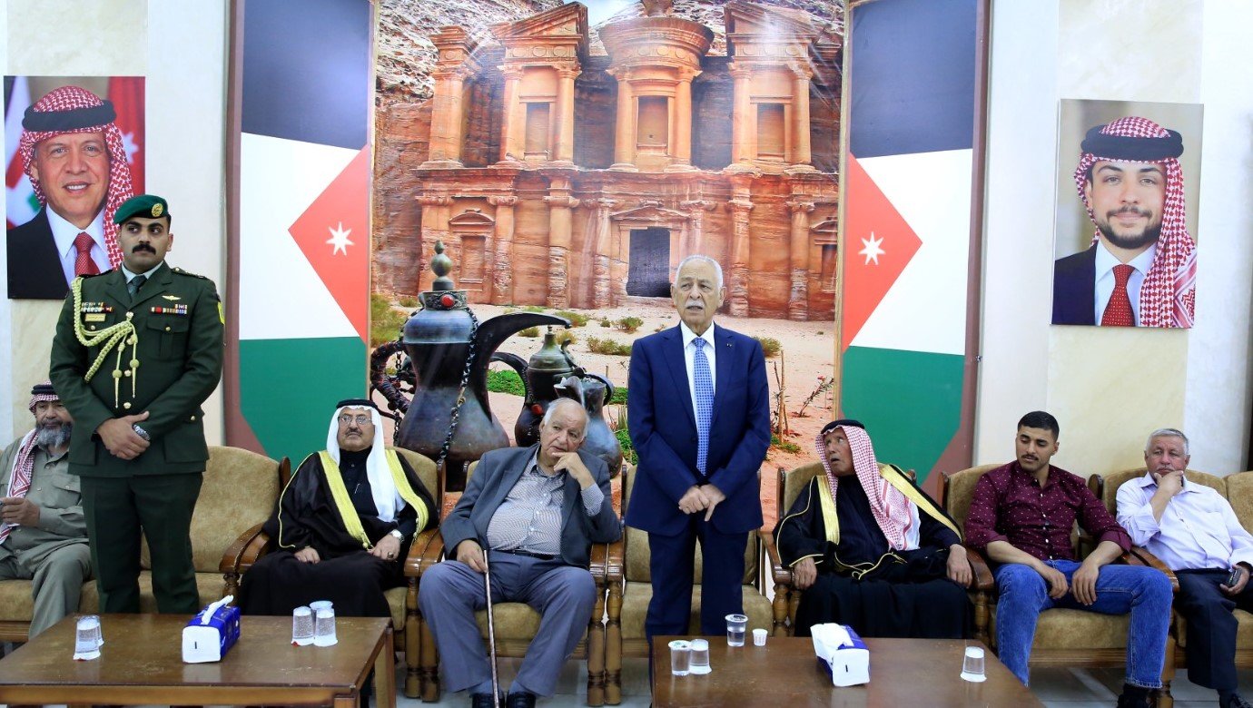 مندوبا عن الملك وولي العهد.. العيسوي يعزي عشيرة المعاني