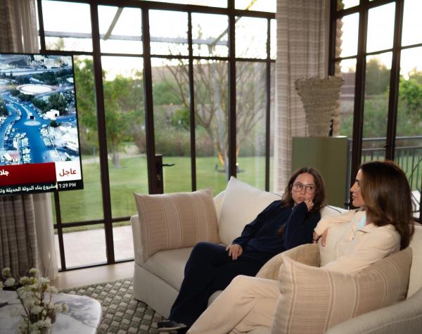Queen Rania misses Independence Day event due to back treatment