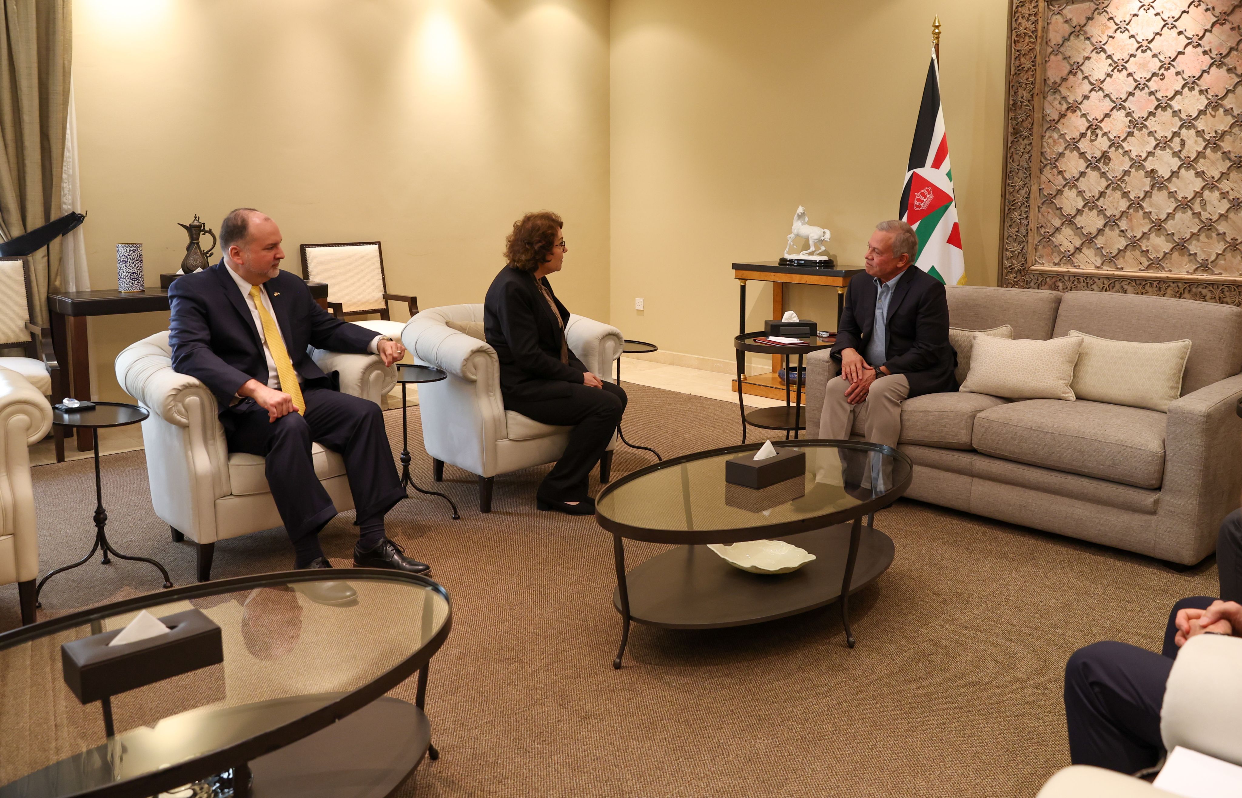 King receives US Congress members