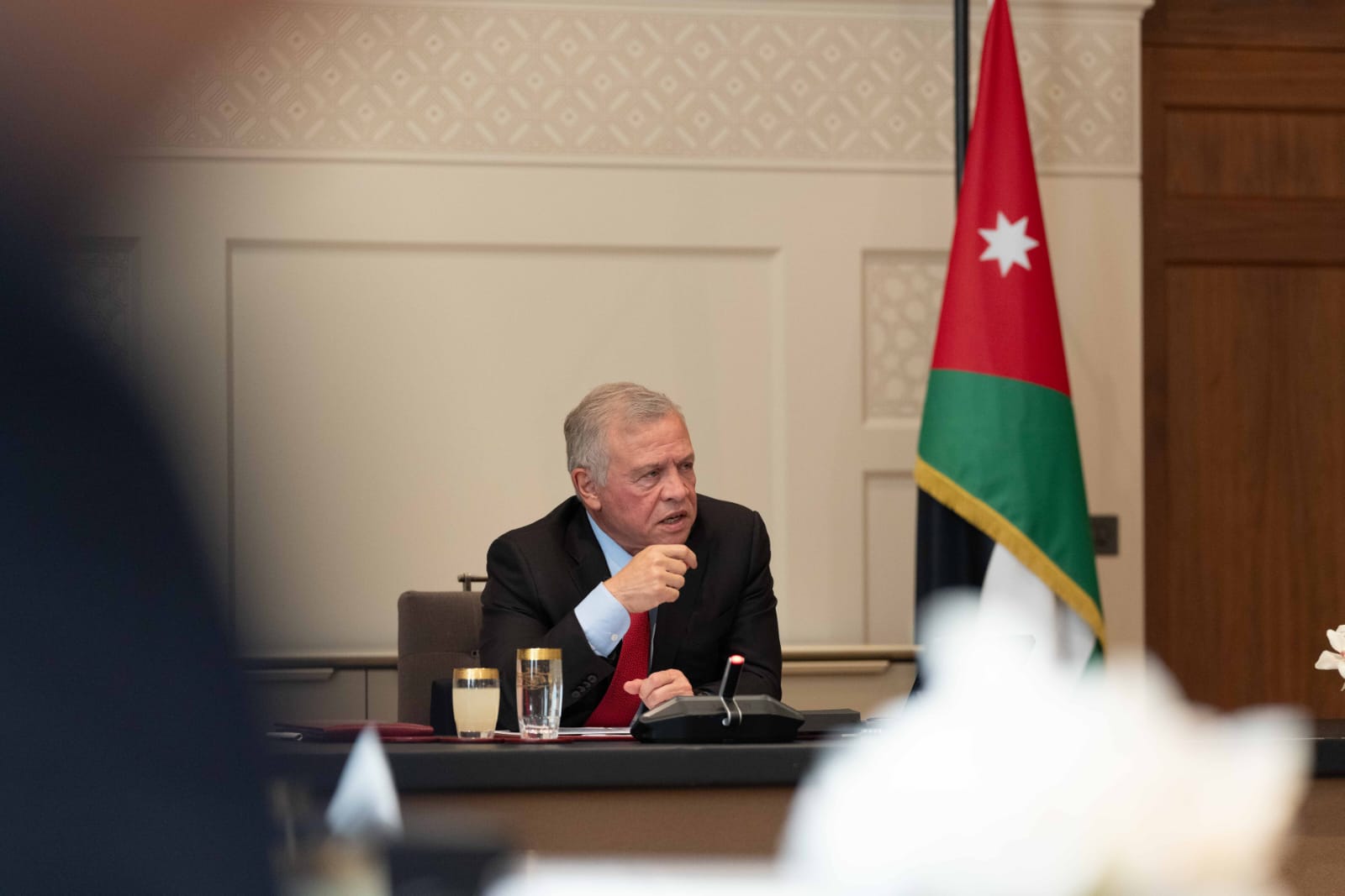 King chairs meeting with heads of authorities, security chiefs