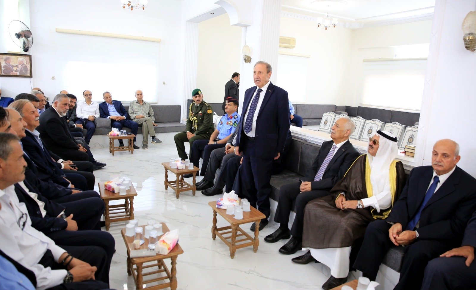 مندوبا عن الملك وولي العهد ...العيسوي يعزي بوفاة الوزير والبرلماني الاسبق عبدالرزاق طبيشات