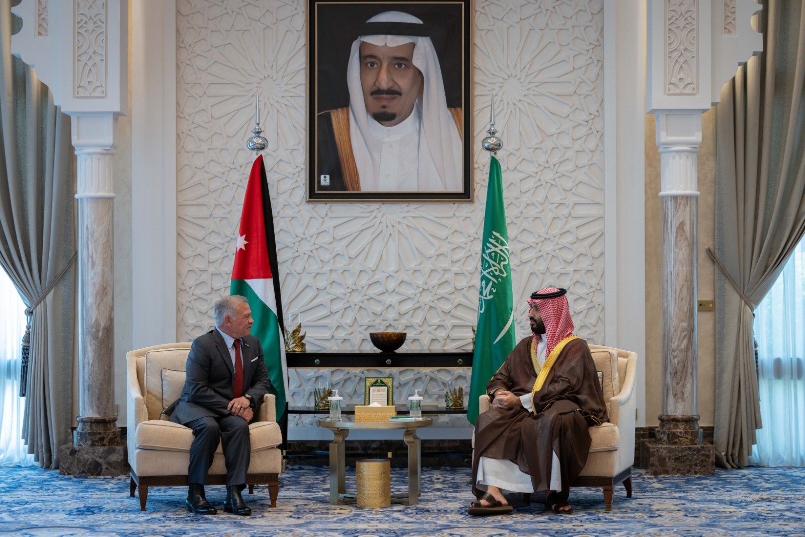 King meets with Saudi crown prince in Neom