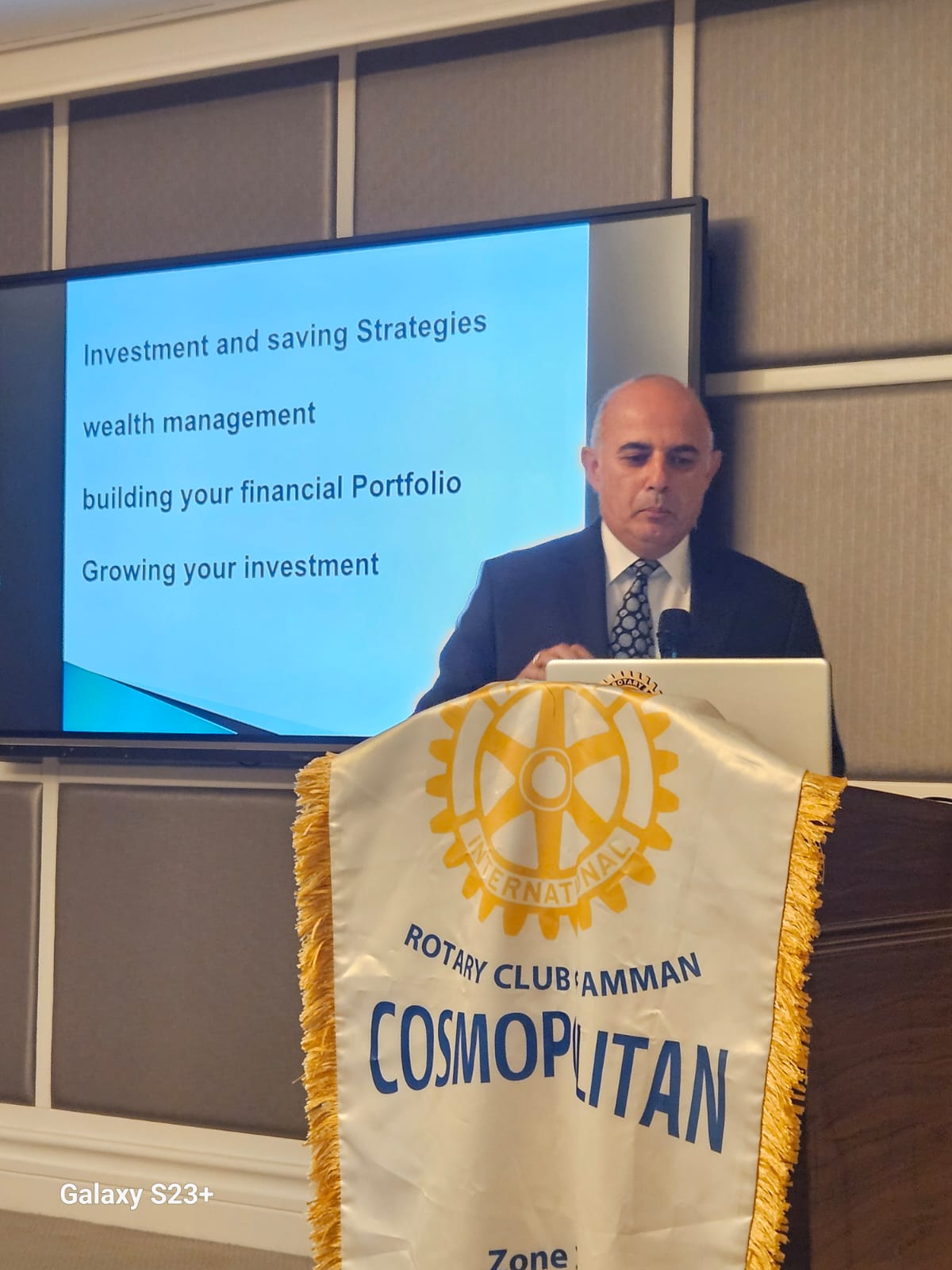 Wealth strategist urges local investors to focus on long-term stock market growth