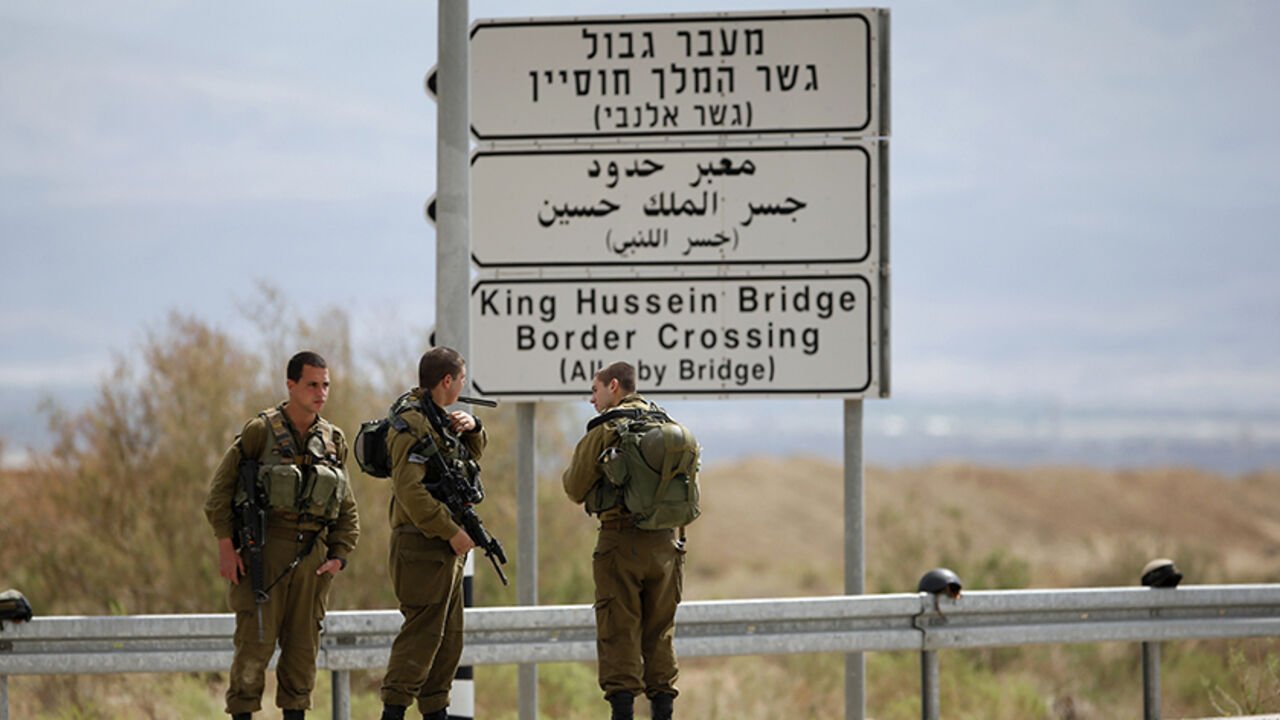 Eight Israeli soldiers briefly cross into Jordan by mistake, source says