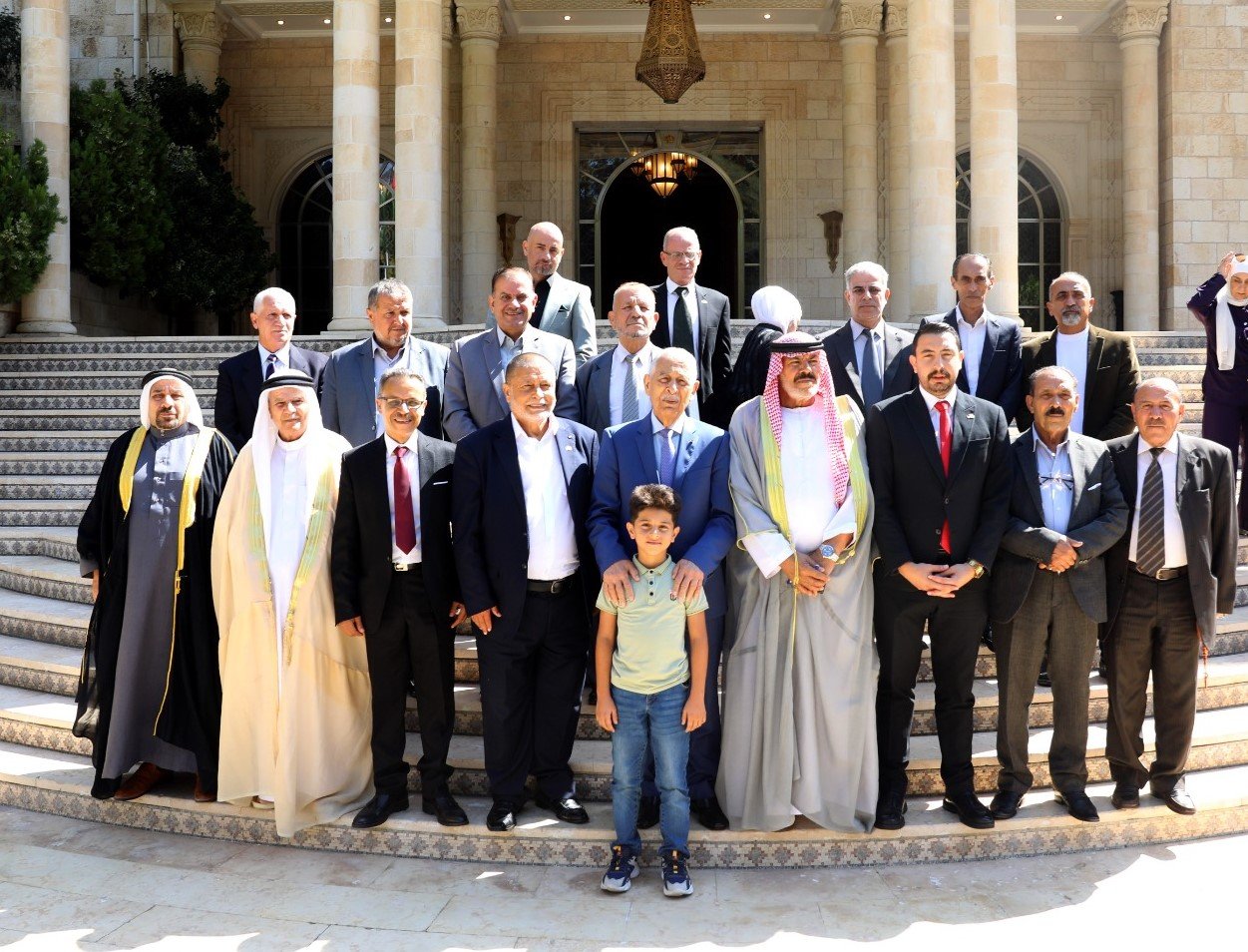 رئيس الديوان الملكي يلتقي وفداً من جمعية فكر للتنمية الثقافية