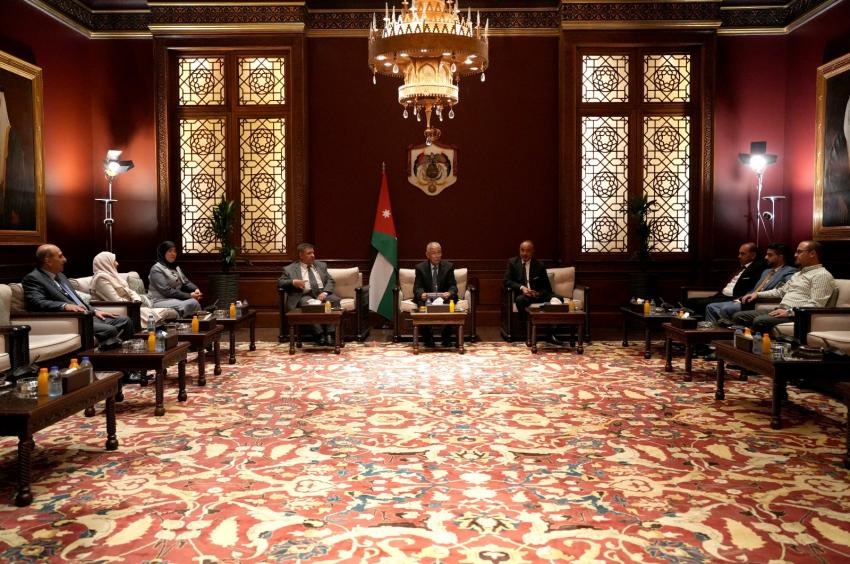 رئيس الديوان الملكي يلتقي وفدا تربويا من مديرية التربية والتعليم المزار الشمالي