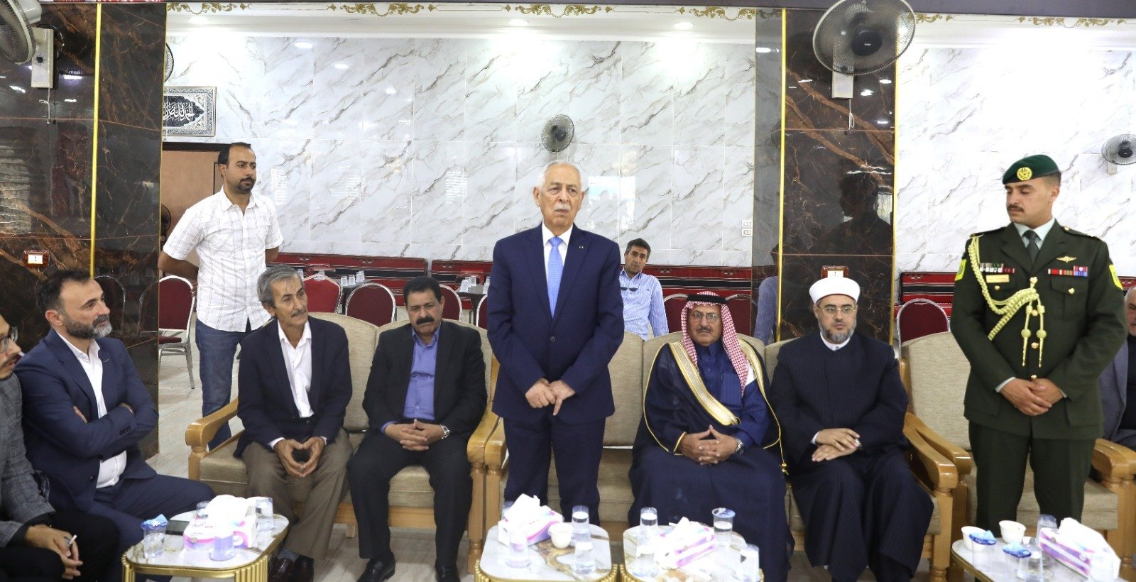 مندوبا عن الملك وولي العهد .. العيسوي يعزي عشيرة المومني وآلـ ريال وآلـ السقا