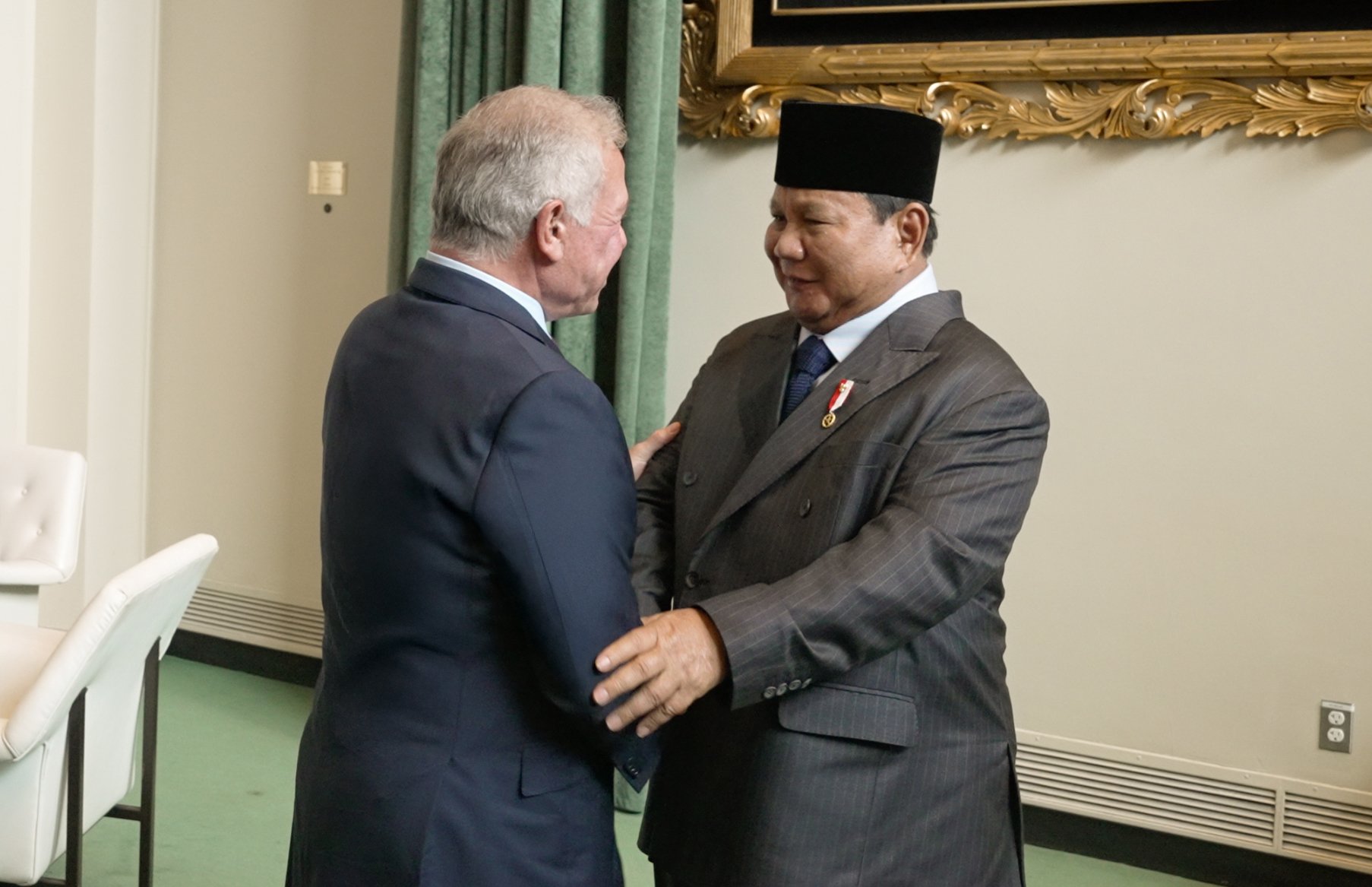 King meets with Indonesia president in New York