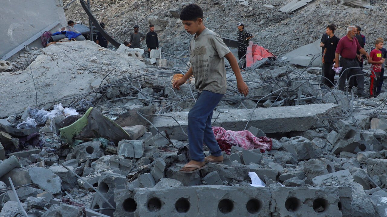 Israeli tanks push deeper into Gaza City as Trump talks peace