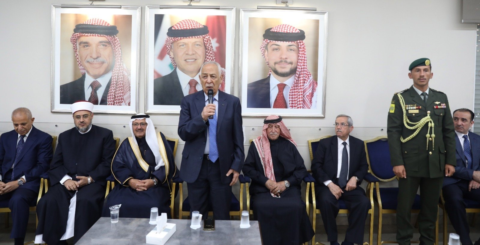 مندوبا عن الملك وولي العهد.. العيسوي يعزي عشيرة المجالي