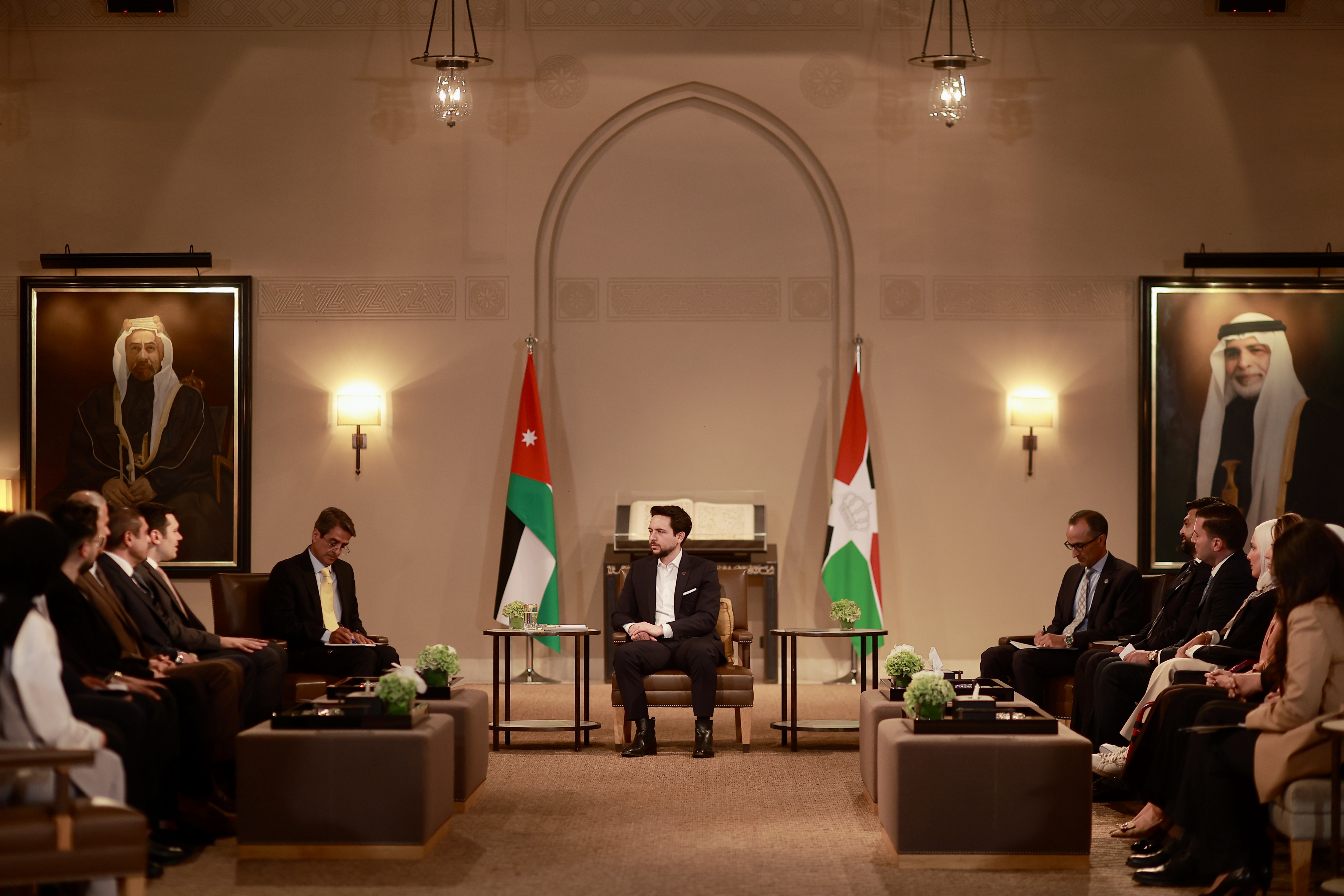 Crown Prince meets winners of Al Hussein bin Abdullah II Award for Voluntary Service