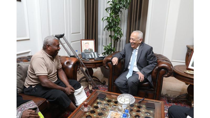 لمسة ملكية تداوي وجع عامل وطن