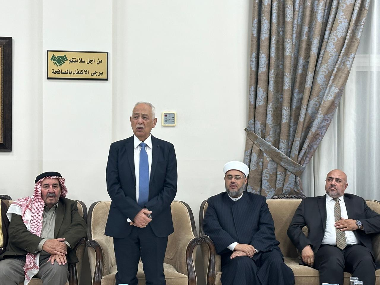 مندوبا عن الملك وولي العهد .. العيسوي يعزي عشيرة أبو سليم