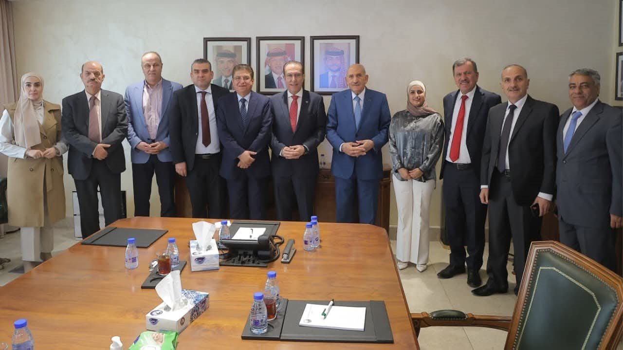 كتلة الميثاق النيابية تطلع على الأداء في شركة مناجم الفوسفات