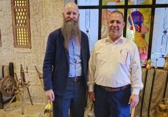 U.S. Ambassador James Holtsnider makes first public outing at Amman eatery
