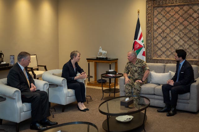 King receives UK FM