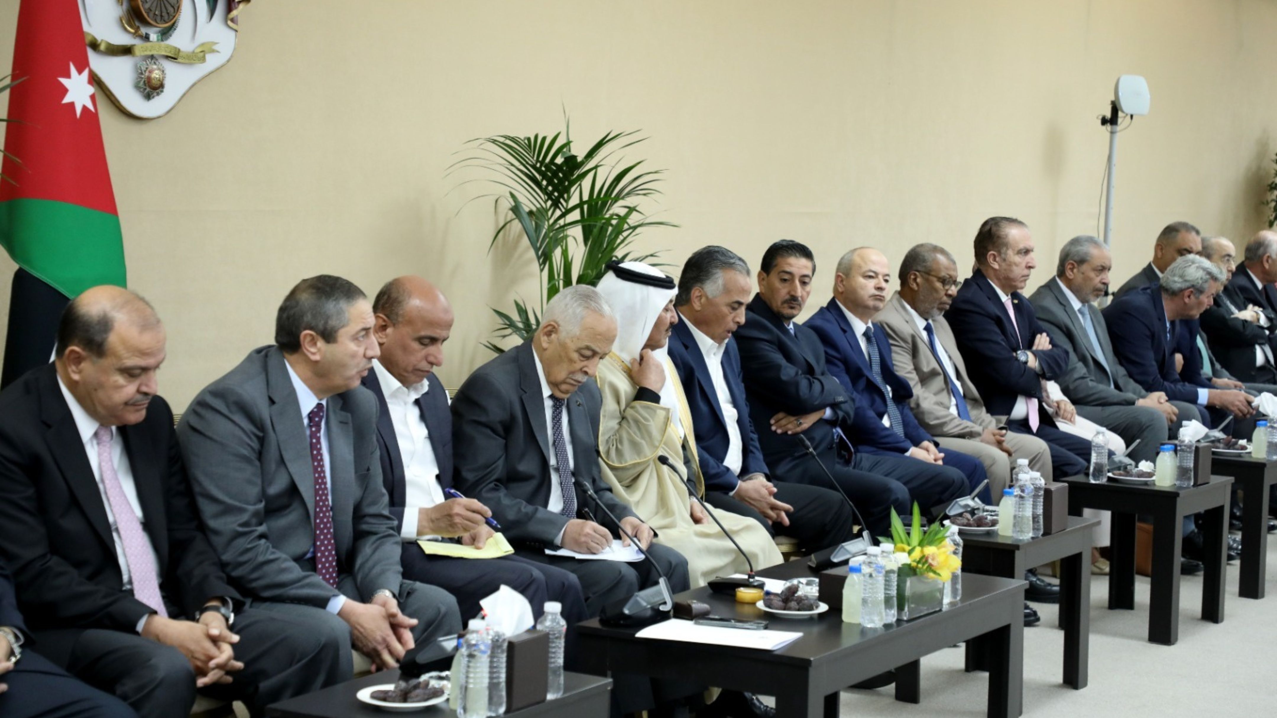 استكمالاً للزيارة الملكية للكرك رئيس الديوان الملكي يلتقي 200 شخصية من أبناء وبنات المحافظة