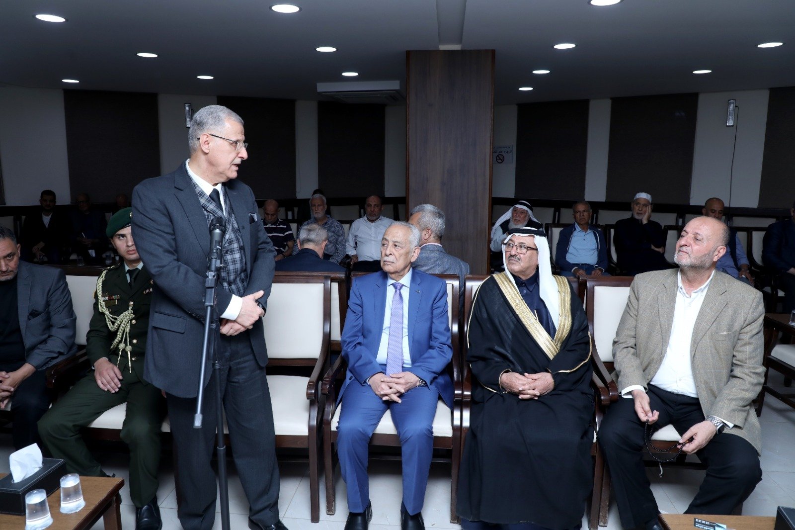 مندوباً عن الملك وولي العهد... العيسوي يعزي بوفاة العلامة زغلول النجار