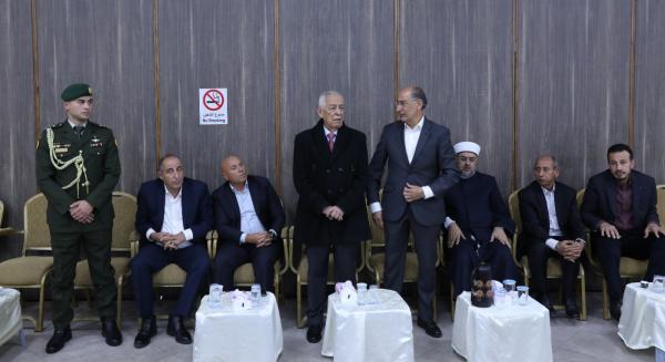 مندوبا عن الملك وولي العهد .. العيسوي يعزي آل سيف