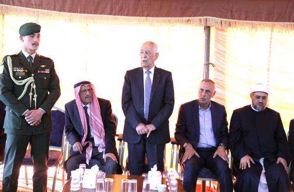 مندوبا عن الملك وولي العهد .. العيسوي يعزي عشائر العدوان