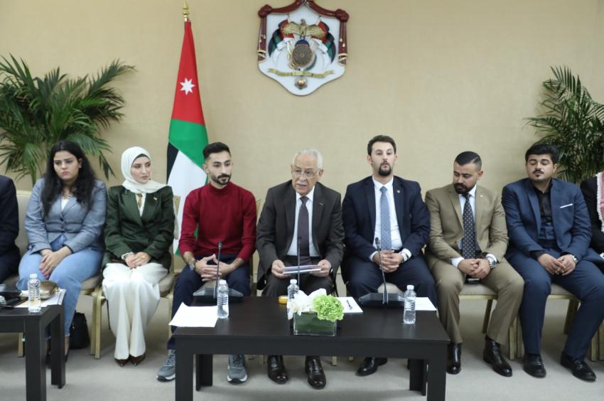 العيسوي: الشباب قلب الدولة النابض ومحور رؤية الملك وولي عهده للتحديث