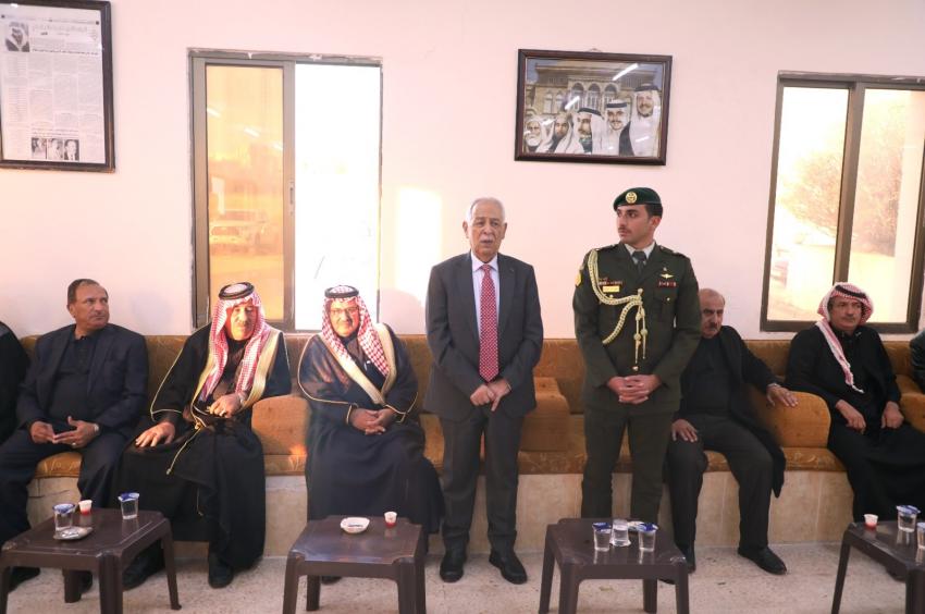 مندوبا عن الملك وولي العهد .. العيسوي يعزي عشيرتي الفايز والزبن