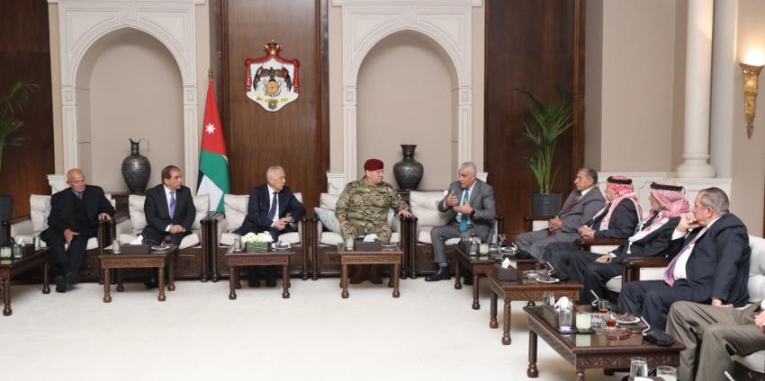 متابعة للقائهم مع الملك .. العيسوي يلتقي متقاعدين خدموا بمعية جلالته